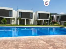 Family Home with Pool, El Mirador 2 Bedrooms，位于Tlayecac的酒店