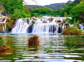 Matanovi dvori-Krka National Park，位于罗佐瓦克的酒店