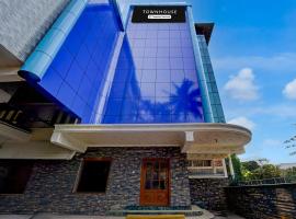 Super Townhouse Green Field Stadium Karyavattom，位于Kazhakuttam的酒店