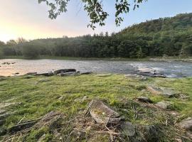 Delaware River Poconos Riverfront Masthope，位于Masthope的酒店