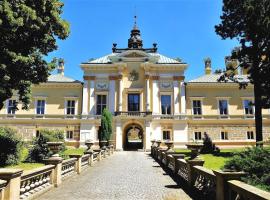 Zámek Světlá nad Sázavou，位于萨扎瓦河畔斯韦特拉的酒店