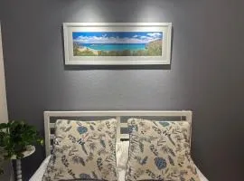 Tokyo Disney Resort 3 minutes by train, along Symbol Road, and plenty of commercial facilities!Free wifi, double bed