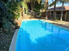 Sun-Soaked house close to Joondalup City and Beach