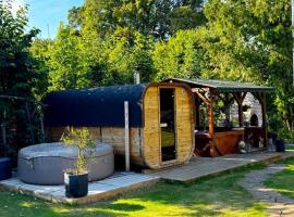 RIA Spa sauna, jacuzzi，位于欧德尔的酒店