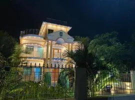 ALOamarALO - Homely Comfort with a Touch of Luxury at Shantiniketan