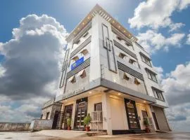 FabHotel Maa Gayatri Sadan - Nr Pram Mandir Shree Banke Bihari Temple