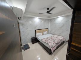 Happy In- Laxmi Nagar，位于加姆布的酒店