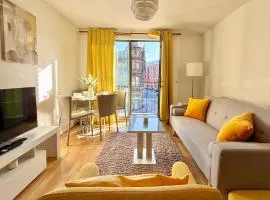 Stylish City Centre Stay with balcony - Near Football Stadiums