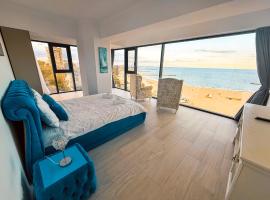 Maritimo ApartHotel，位于康斯坦察的带停车场的酒店