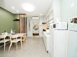 Spacious 3-Story House with 2 Baths, 7 min to Metro direct to Akihabara Ueno Ginza