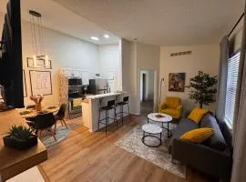 Beautifully Renovated OneBedroom Apt with Two Beds