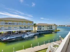 2 Mi to HarborWalk Village Cozy Condo with Balcony
