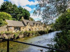 Bibury Riverside Cottage Grade II listed 6ppl，位于拜伯里的酒店