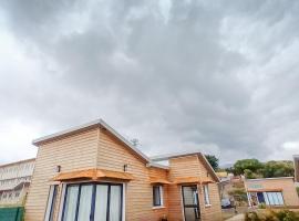 Gîte moderne et paisible avec jacuzzi, idéal pour un séjour en couple à Saint-Paul - FR-1-786-73，位于Fleurimont的酒店