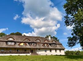 Dwór Strzyżew，位于Żelazowa Wola的酒店