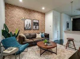 Lofts At 30th - Urban Sky Suite - Mins to Broadway