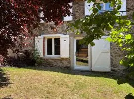 Charmante maison de village avec cour fermée, proche gorges et sites médiévaux, idéale pour découvrir 3 départements - FR-1-582-14