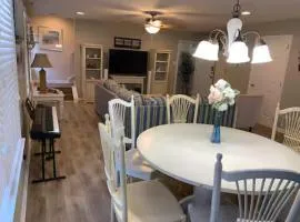 beautiful condo 1 block to boardwalk with parking