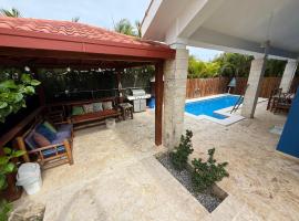 Villa en boca chica，位于Cuevas的酒店