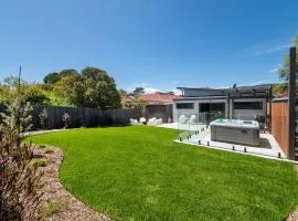 Kennington Beach Getaway with Spa