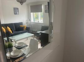 Apartment - Sleeps 4 & On-site Parking，位于奥尔德伯里的酒店