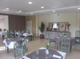 La Croisée des Chemins，位于Cayres的酒店