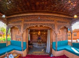 The Royal hareem group of houseboats，位于斯利那加的酒店