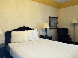 Chateau Hotel and Conference Center，位于布卢明顿的酒店