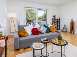 OG2 M Apartment with Balcony - 7km to Salzburg