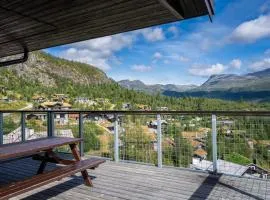 Ski in-Ski out with Style and Scenic Views