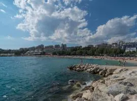 Luxury Rooms Near the Beach1