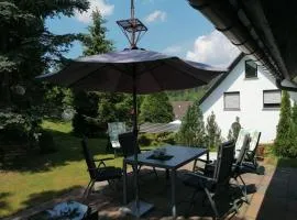 Häuschen in grüner Idylle