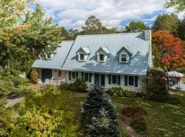 Modern & Charming Canadian house Spa, Sauna, Gym