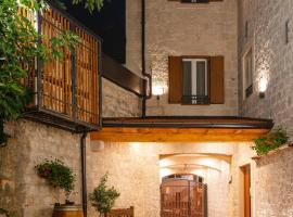 Luxury apartments White house，位于锡尼的酒店