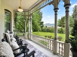DavidFisher House historic lux Sleeps 12 4br3ba