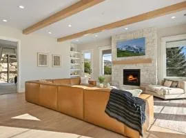 Deer Valley views sleeps 16 hot tub deck gym