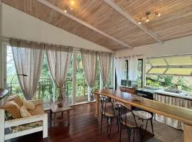 Charming bungalow with sea view facing Marina Taina