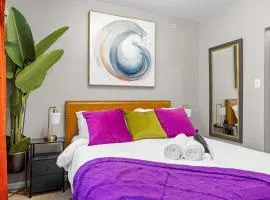 Philly Zoo Queen Suite - Apartment with Fireplace & Parking Available