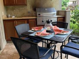 Lovely Palm Villas Condo with Private Mauna Lani Beach Club Access，位于瓦克拉的酒店