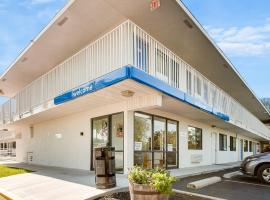 堪萨斯城西南列涅萨号6汽车旅馆，位于雷内克萨的酒店