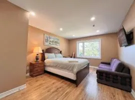 Spacious Rooms with Bath Near Wonderland & Vaughan Mills Mall