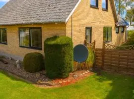 Lovely Holiday Home With Views Of Fields