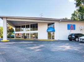 Motel 6-Tampa, FL - Fairgrounds，位于坦帕的酒店