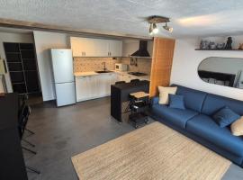Studio Rochefort centre 5 minutes à pied，位于罗什福尔的酒店