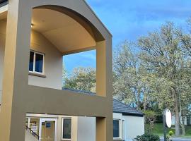 ASURE Avenue Motor Lodge，位于提马鲁的酒店