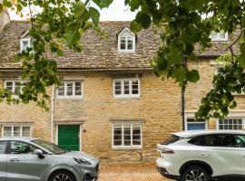 Charming Cotswold Cottage on Church Green, Witney，位于威特尼的酒店