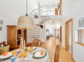 Gelbe Koffer - Vintage Maisonette in Neunkirchen - 2 SZ - Self-Check-in - Parkplatz - Balkon - Badewanne - WLAN 250 Mbit - bis 4 Pers - zentrumsnah，位于诺因基兴的酒店