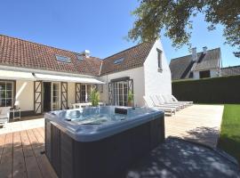 Luxury Villa in Sint-Idesbald with Jacuzzi，位于伊特博尔德的酒店