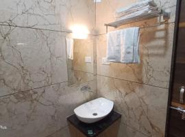 Hotel saviraj，位于Sehore的酒店