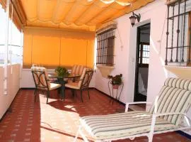 Studio Sleeps 4 with Terrace